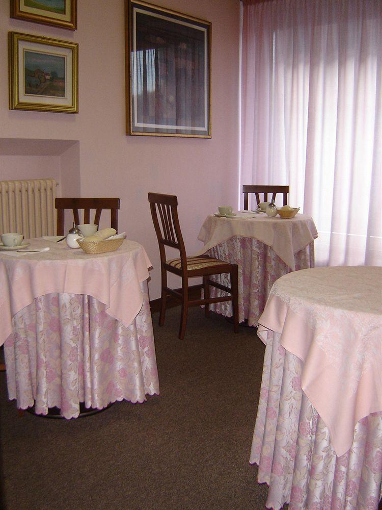 Hotel Meuble Moderno Laveno-Mombello Dış mekan fotoğraf