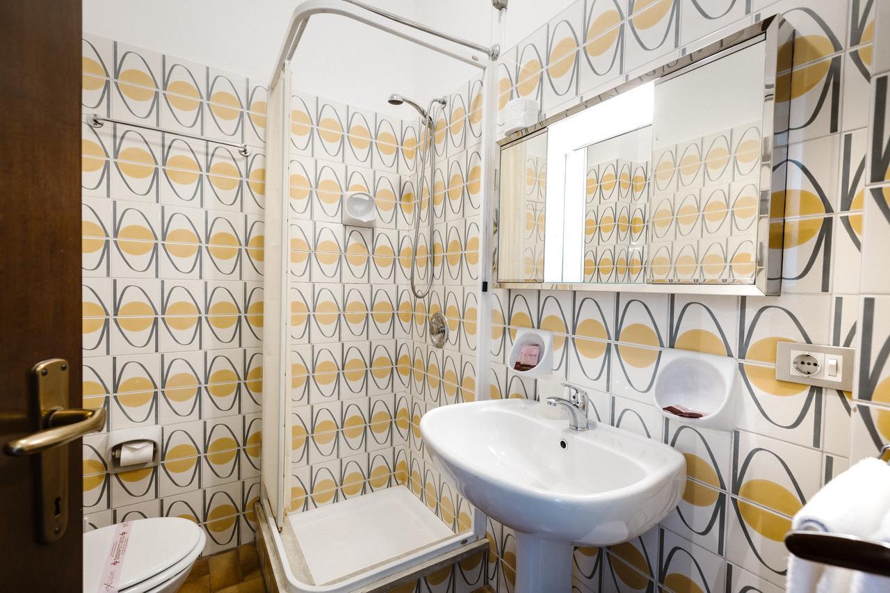 Hotel Meuble Moderno Laveno-Mombello Dış mekan fotoğraf