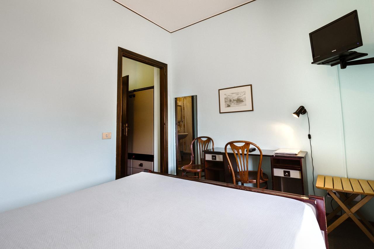Hotel Meuble Moderno Laveno-Mombello Dış mekan fotoğraf