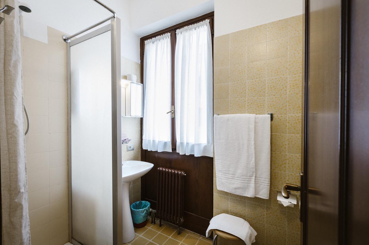 Hotel Meuble Moderno Laveno-Mombello Dış mekan fotoğraf
