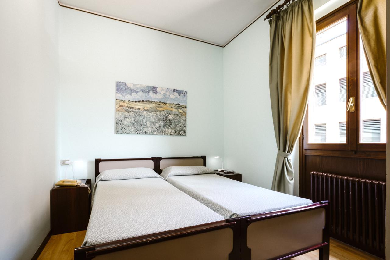 Hotel Meuble Moderno Laveno-Mombello Dış mekan fotoğraf