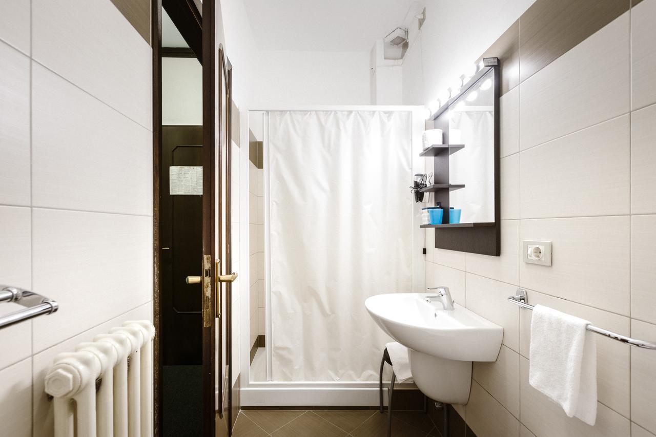 Hotel Meuble Moderno Laveno-Mombello Dış mekan fotoğraf