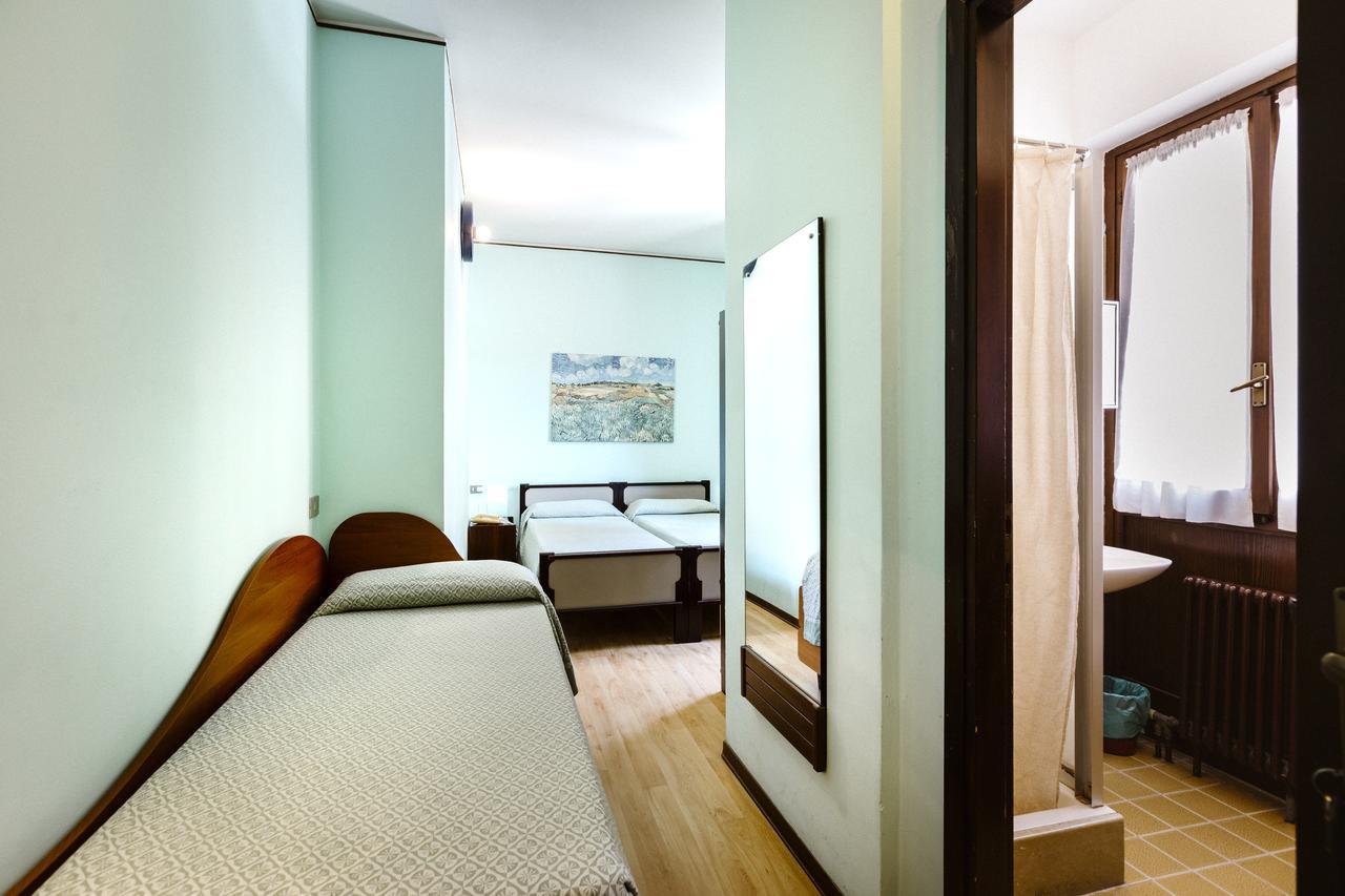 Hotel Meuble Moderno Laveno-Mombello Dış mekan fotoğraf