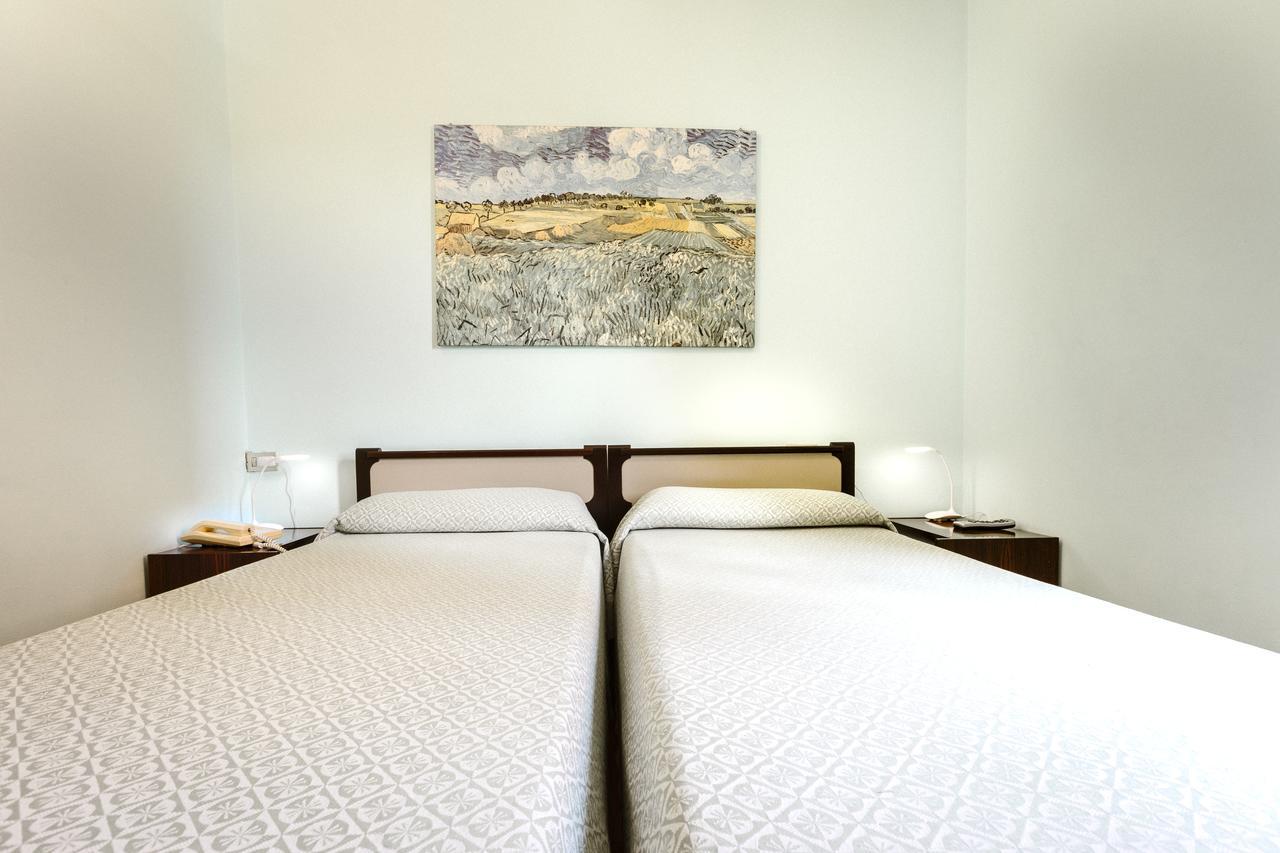 Hotel Meuble Moderno Laveno-Mombello Dış mekan fotoğraf